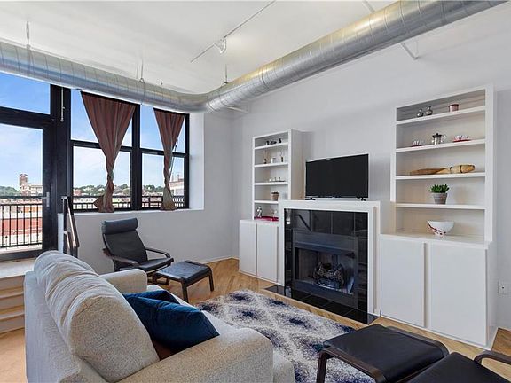 2nd image of 2015 Grand Ave Unit 522
