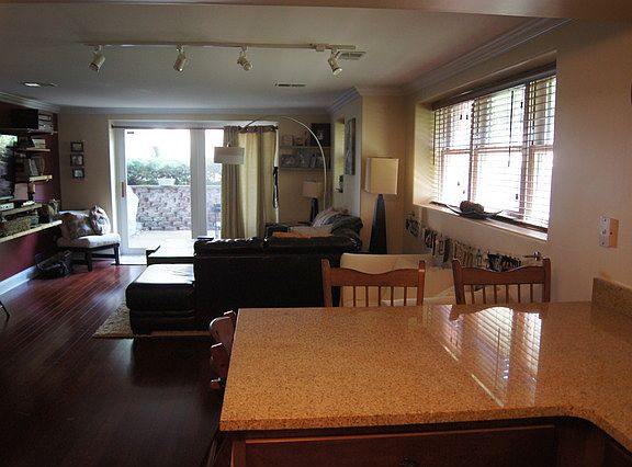 4th image of 6622 N Ashland Ave APT G