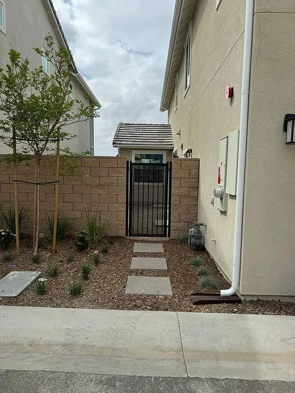 3 bed, 3.5 bath, 1867 sqft, $3,600 — Photo 2