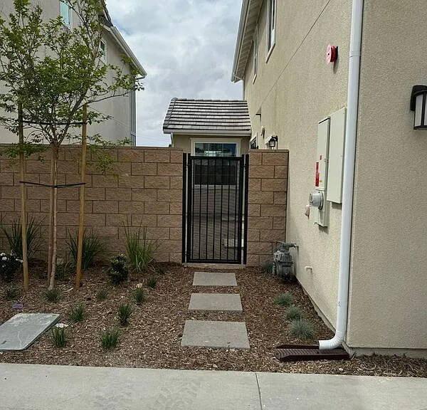 13885 Sedum Ln — Photo 2