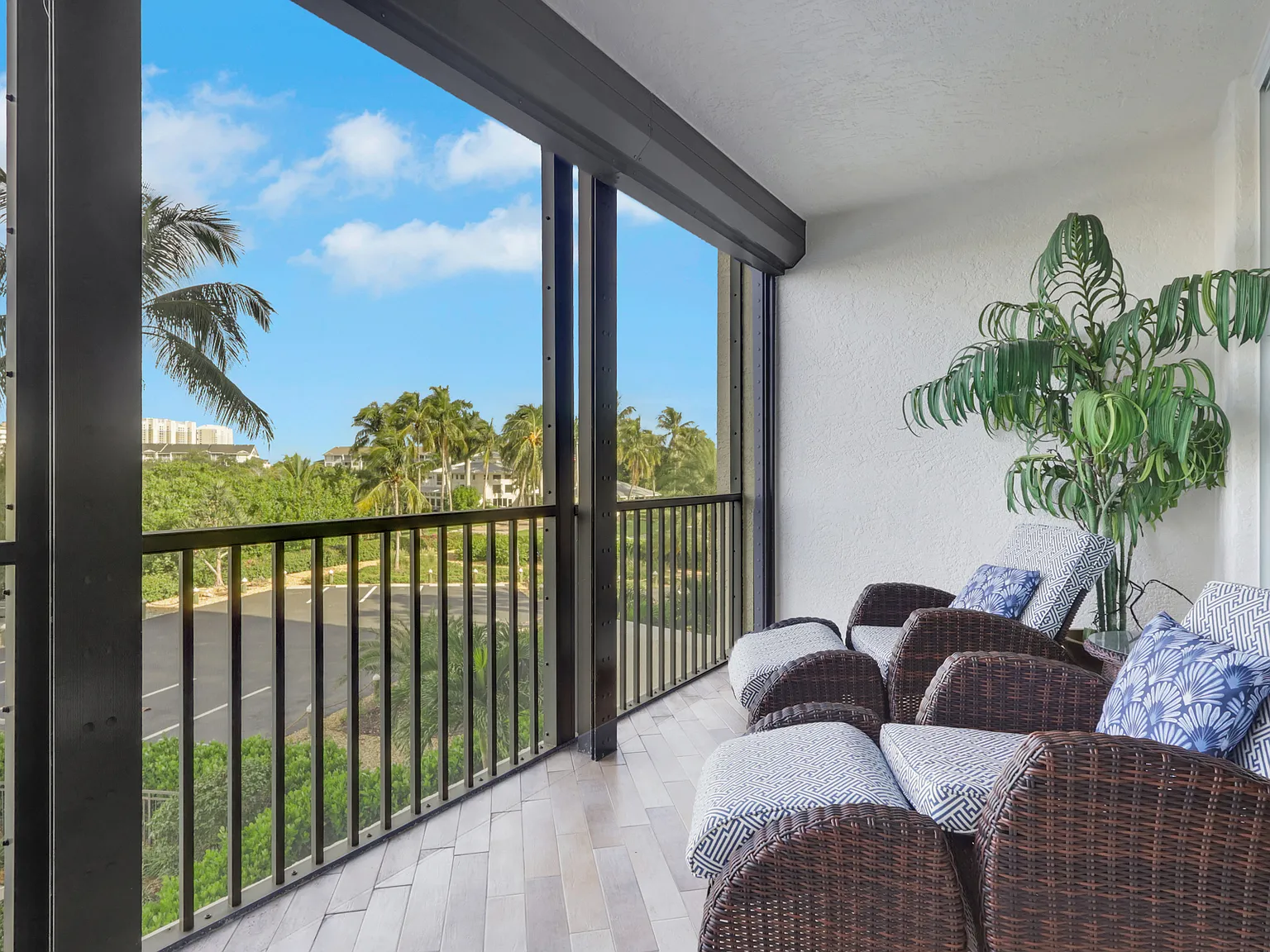 430 Cove Tower Dr — Photo 1