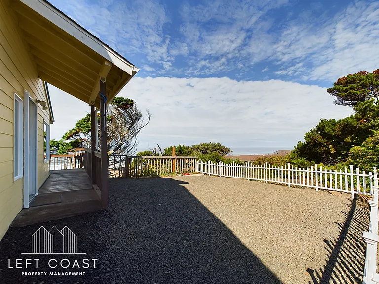 1033 NW Inlet Ave — Photo 28