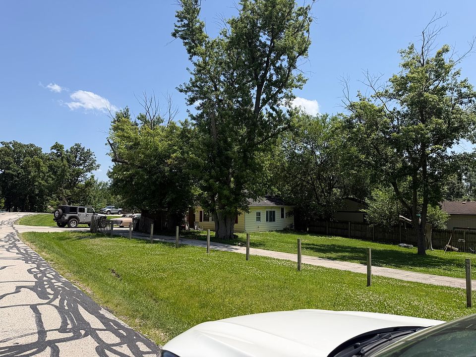 2nd image of 206 N Valley View Dr