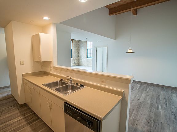 5th image of 913 N Spring St APT 210