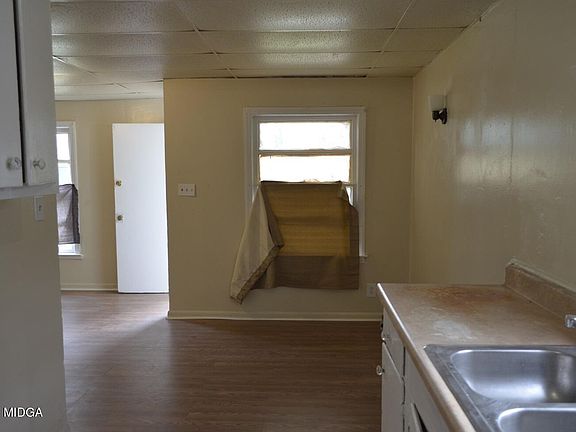 4th image of 4129 Villa Ave