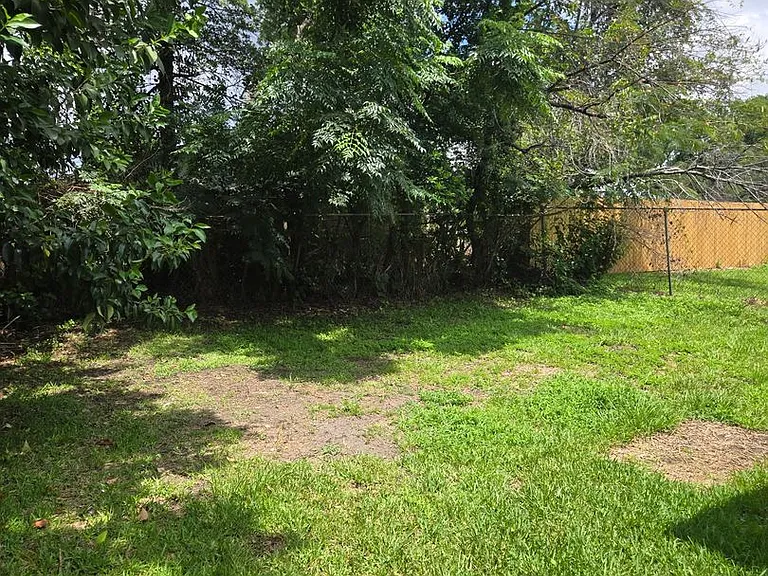 209 Baker St — Photo 11