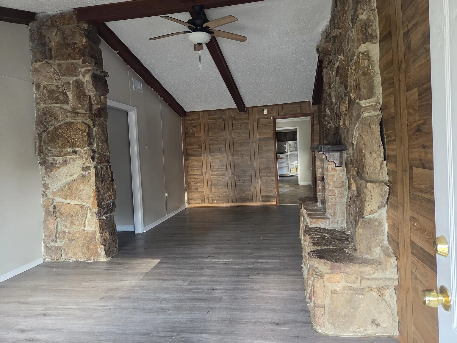 3 bed, 1650 sqft, $1,200 — Photo 2