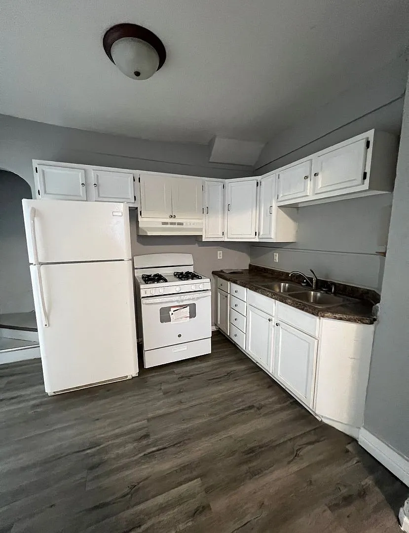 Spacious 2 Bedroom, 2 Bathroom Home for Rent 712 E. 15th St., Davenport, IA 52803 — Photo 3