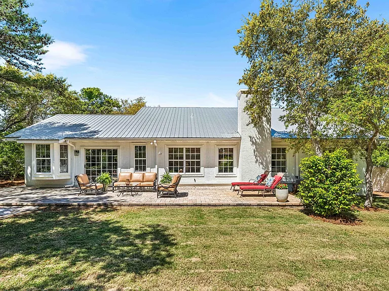 220 Seabreeze Cir — Photo 45