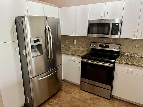 2nd image of 6365 Lansdowne Cir