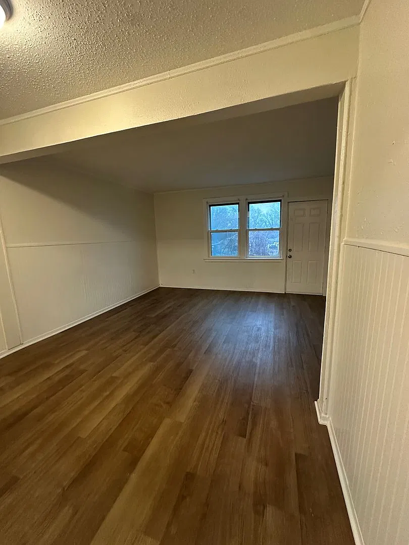 28 Riley Manor — Photo 3
