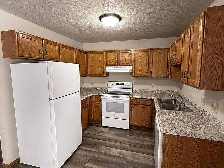 5734 Gables Dr — Photo 2