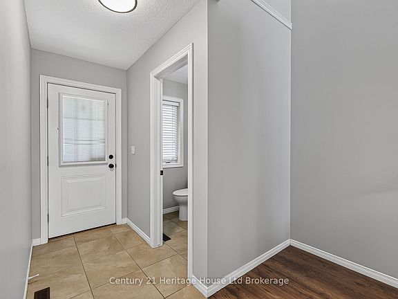 4th image of 734 Frontenac Cres