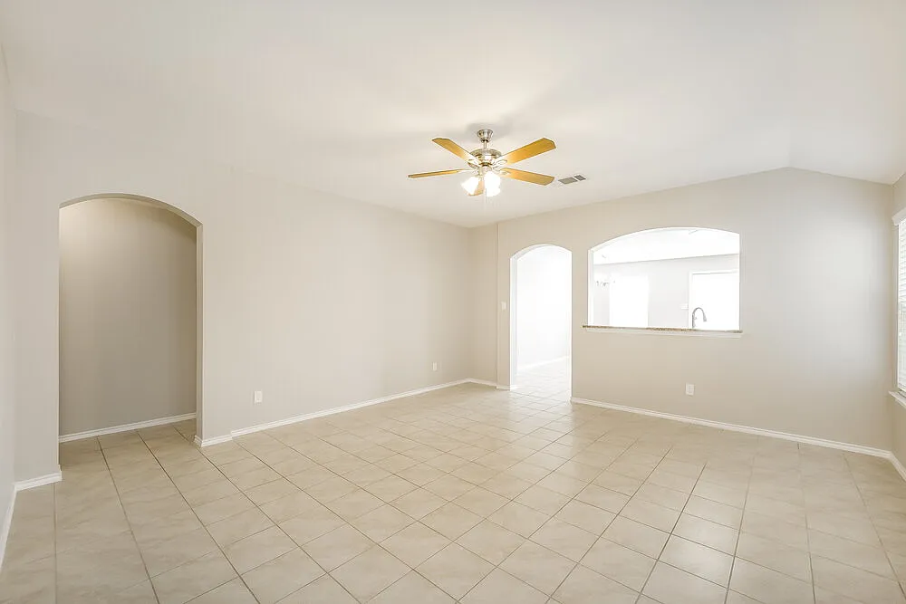 4 bed, 2.0 bath, 1650 sqft, $2,005 — Photo 4