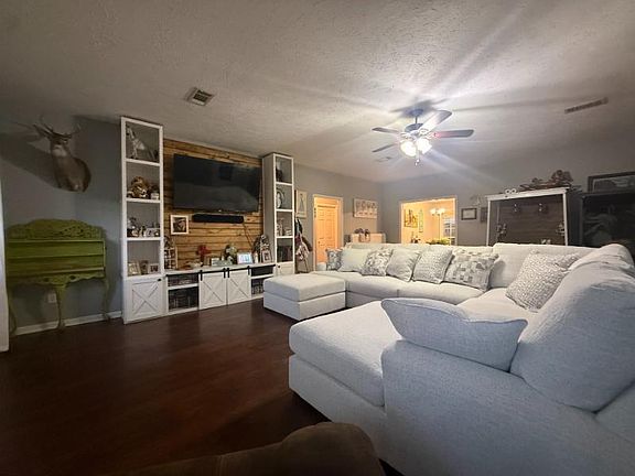 3rd image of 107 Eastbriar Dr
