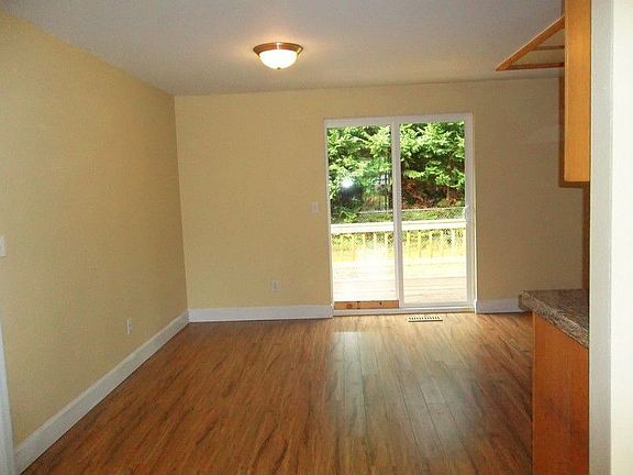 5th image of 604 N Pine Ave