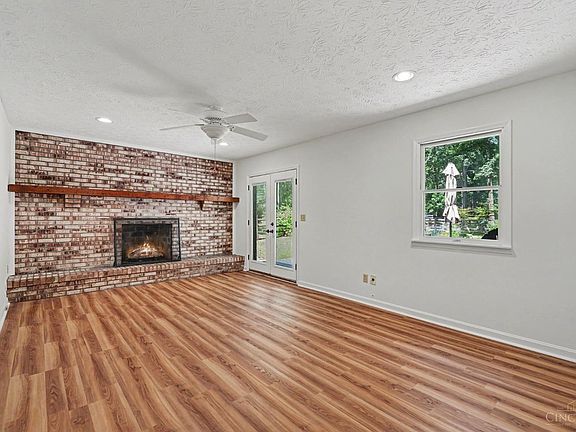 4th image of 6113 Doe Ct