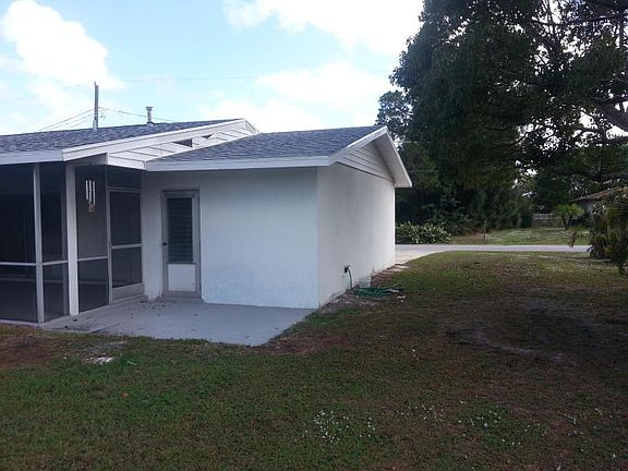 4th image of 634 SE Degan Dr
