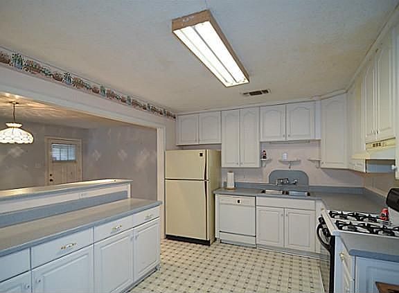 5th image of 2909 Glenda Ave