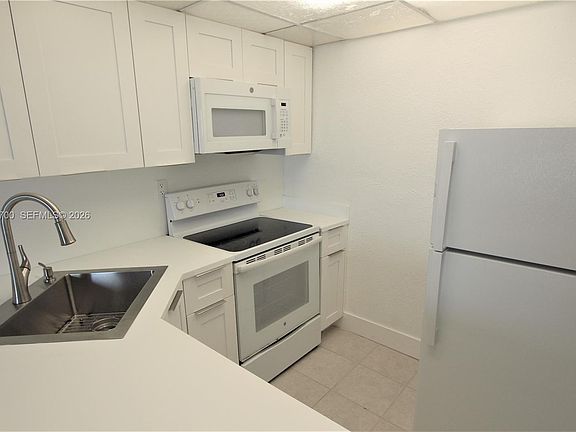 5th image of 4550 NW 9th St APT 808E