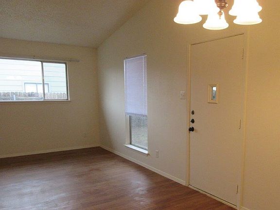 3rd image of 422B Chisholm Valley Dr #B