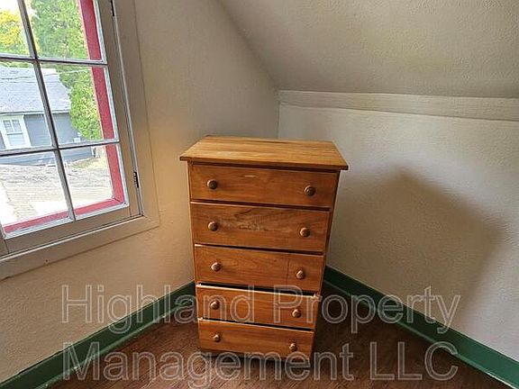 5th image of 1055 NE Lake St