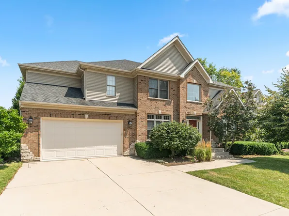 1858 Parkside Dr, Sycamore, IL 60178