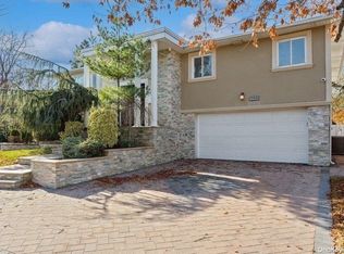 709 Turf Rd, Valley Stream, NY 11581