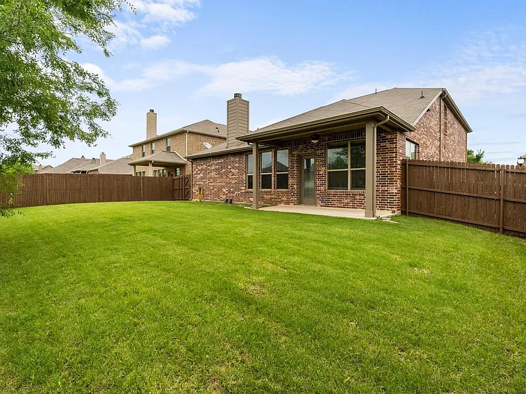 1705 Medina Ln — Photo 27