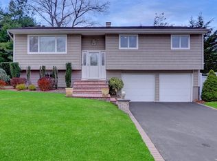 106 Plymouth Blvd, Smithtown, NY 11787