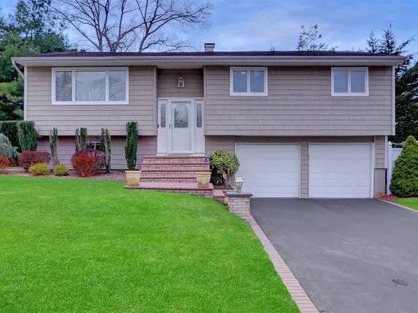 106 Plymouth Boulevard, Smithtown, NY 11787