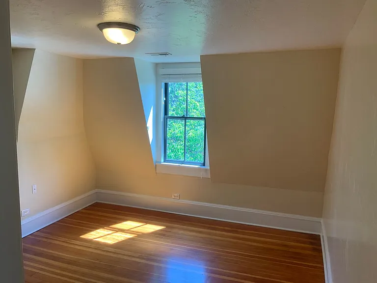 1006 W 12th Aly — Photo 19