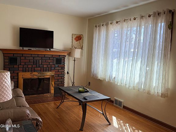 4th image of 1032 Bill Road