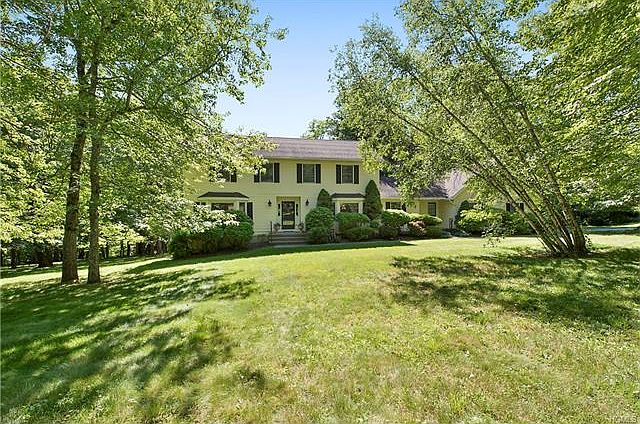 1st image of 16 Louis Dr