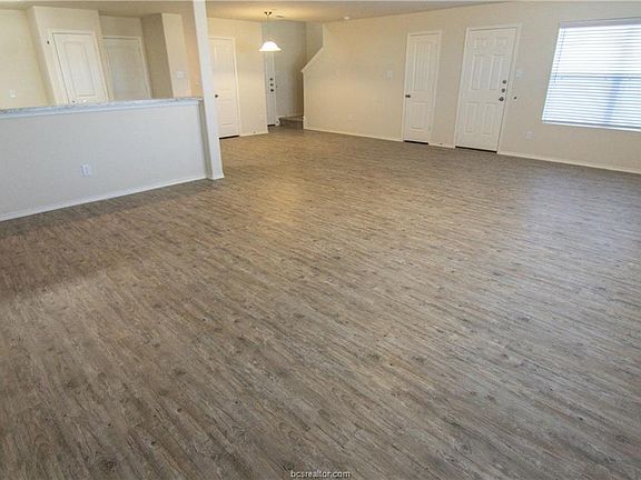 4th image of 2085 Oakwood Forest Dr