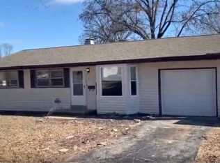 41 Woodlawn Dr, Saint Charles, MO 63301