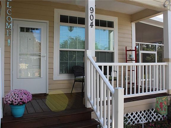 3rd image of 904 Marion Dr
