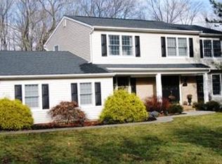 20 Sycamore Ln, Long Valley, NJ 07853