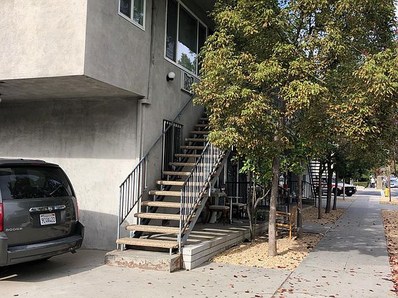3rd image of 400 W Wilson Ave APT 2