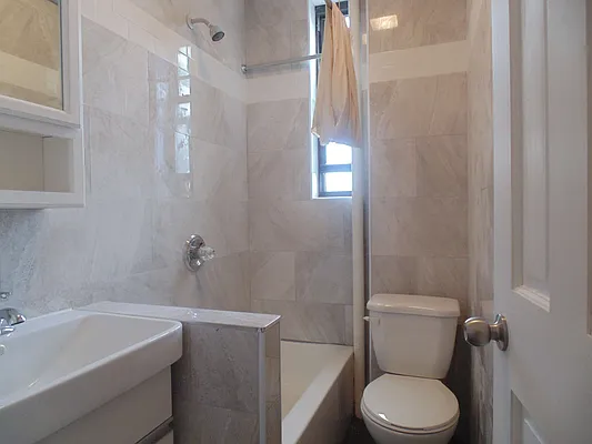 Rented by Rapid Realty Forest Hills | media 7