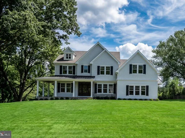 2074 Fox Creek Rd, Berwyn, PA 19312