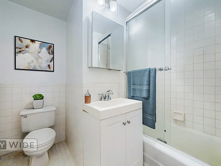 309 E 9th St #5A — Photo 4
