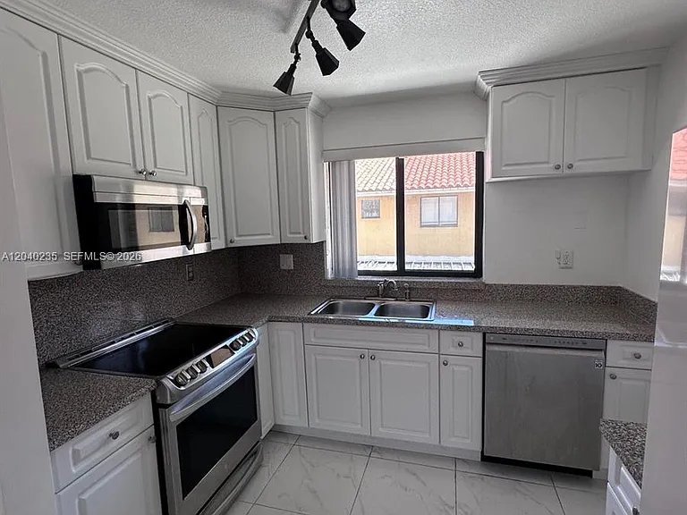 2740 W 61st St #204 — Photo 5