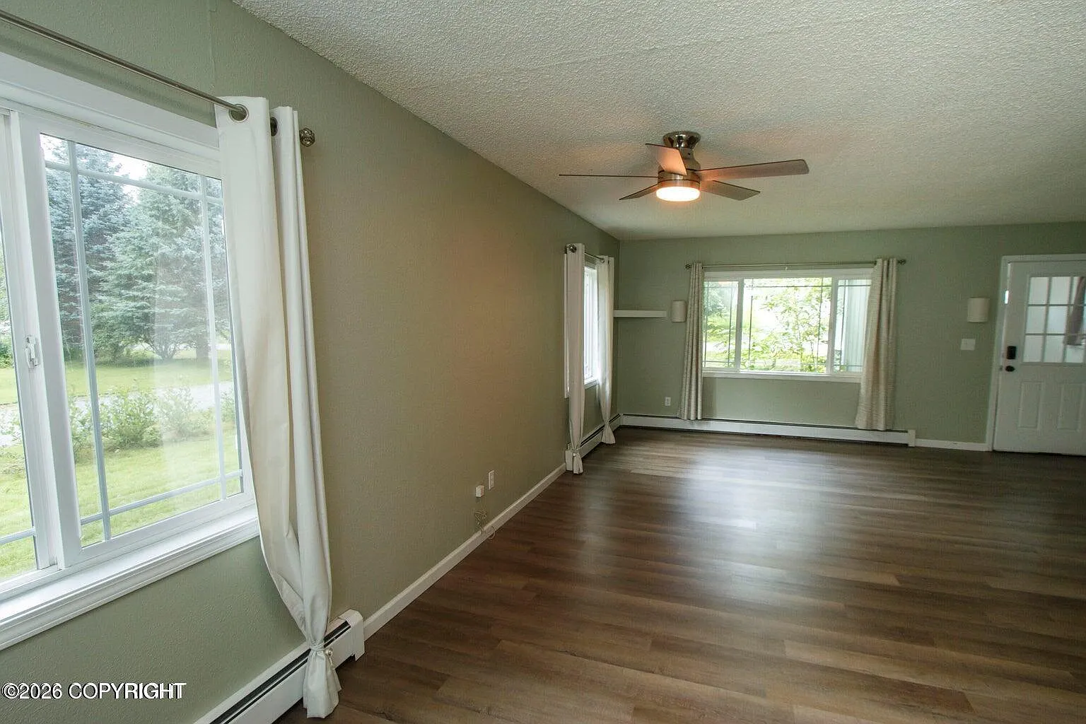 3 bed, 1.0 bath, 1104 sqft, $2,100 — Photo 4