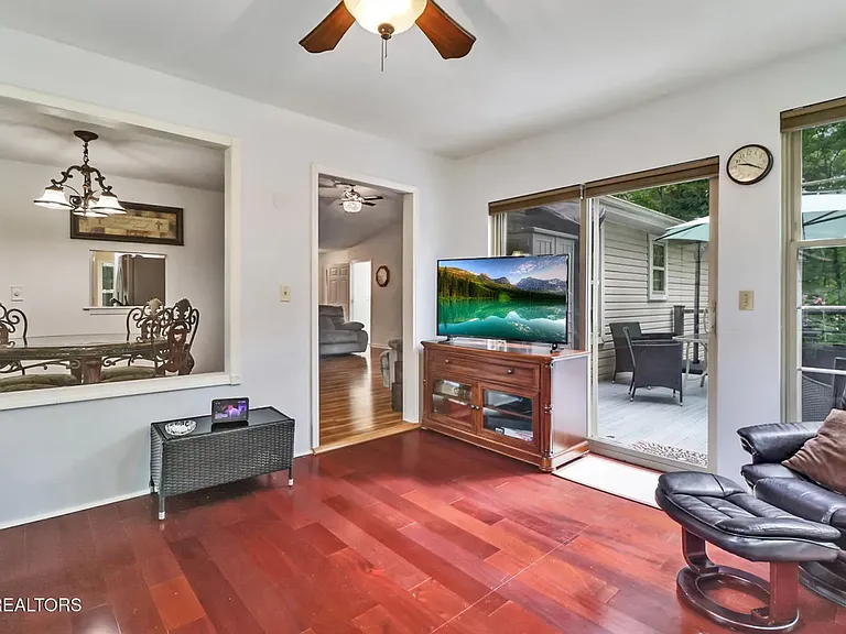 144 Pomeroy Dr — Photo 12