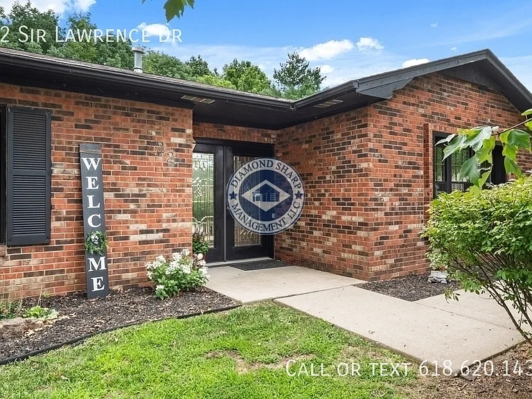 22 Sir Lawrence Dr — Photo 1