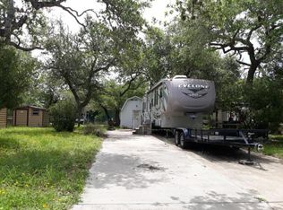7 Saint Charles Bay Dr, Rockport, TX 78382