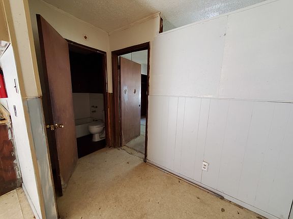 2nd image of 103 Peach St APT C