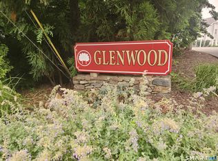 26 Greenview Ln #26, Milford, CT 06461