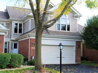 2083 Charter Point Dr, Arlington Heights, IL 60004